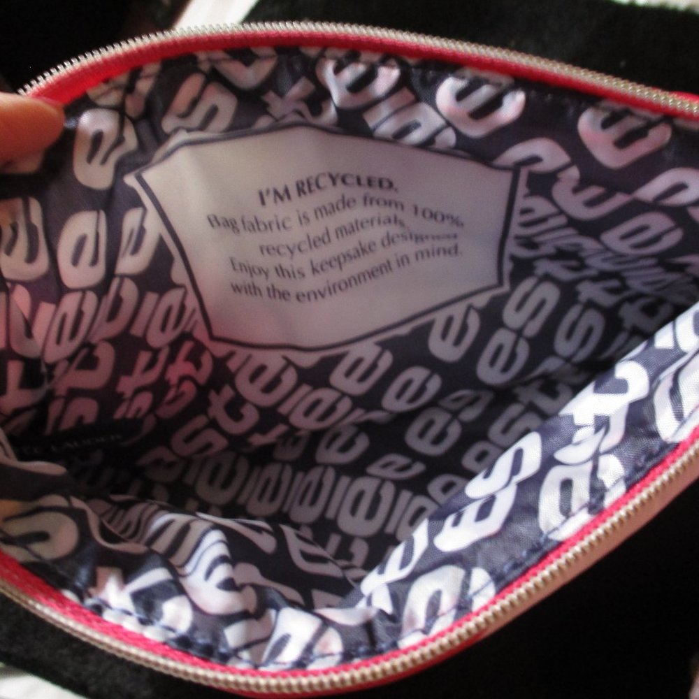 Lot of Two Estee Lauder Recycled Puffer Cosmetic Bags NWT - Picture 3 of 3